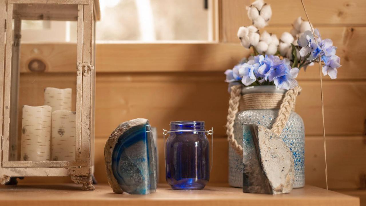 Charming Blue Farmhouse Cabin Duck Creek Village 外观 照片