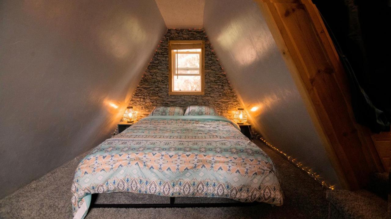 Charming Blue Farmhouse Cabin Duck Creek Village 外观 照片