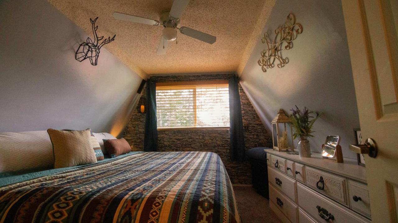 Charming Blue Farmhouse Cabin Duck Creek Village 外观 照片